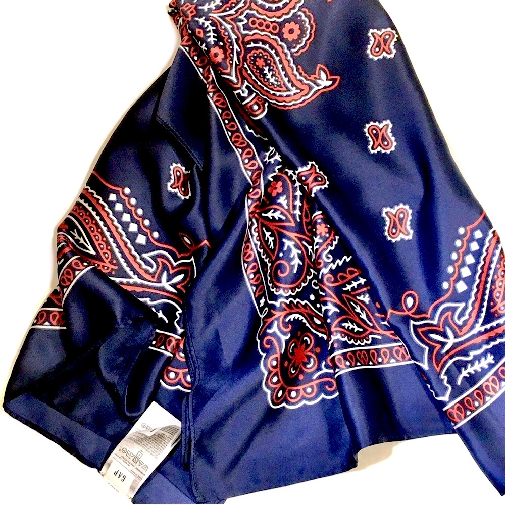 GAP SILK-FEEL SCARF SQUARE — NAVY BLUE & RED — Rich Luxurious Sheen Like New🔷🔴
